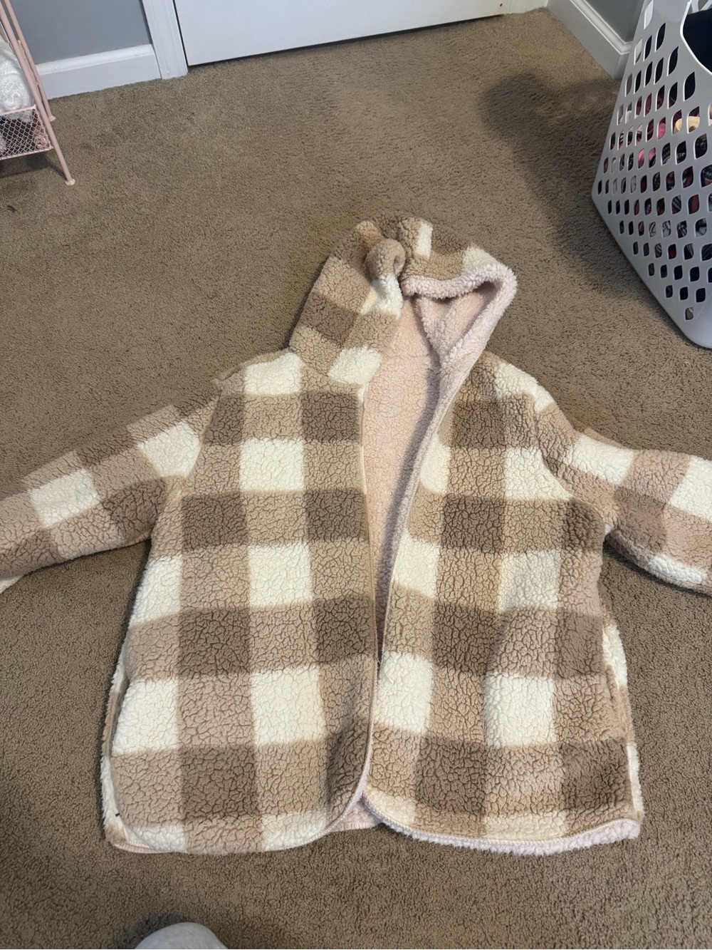 Plush Hooded Checkered Coat - Cream & Tan i’m a small and it’s oversized on me
